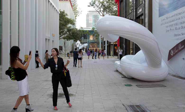 Candy Cane: Sculpture by Snarkitecture