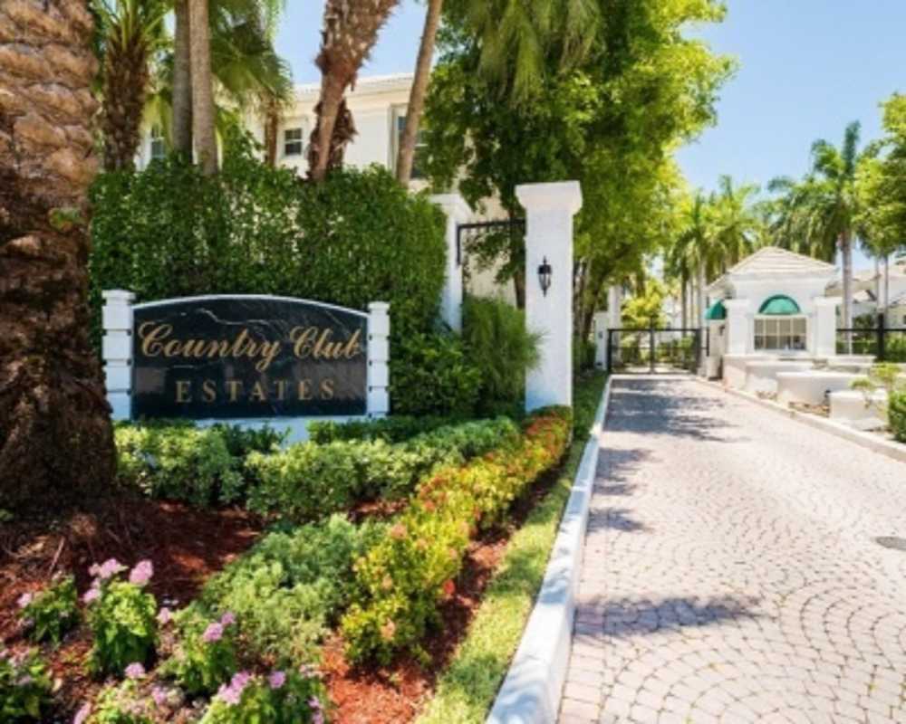 aventura-estates-entrance