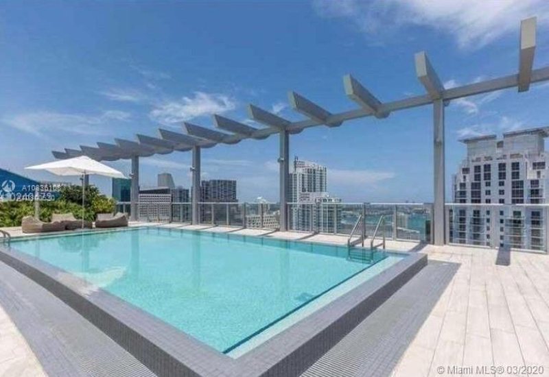 1100-millecento-pool