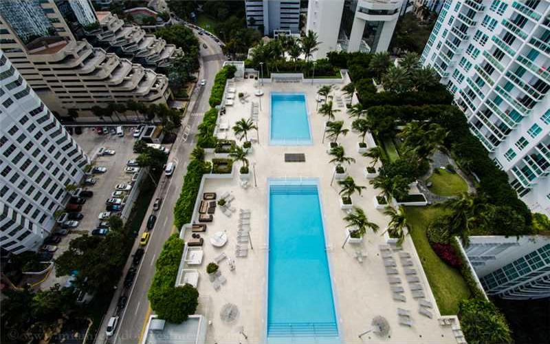 plaza-on-brickell-pool