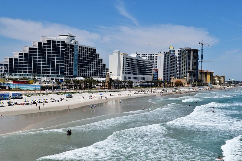 Daytona Beach is among the most recommended beach towns near Orlando to visit