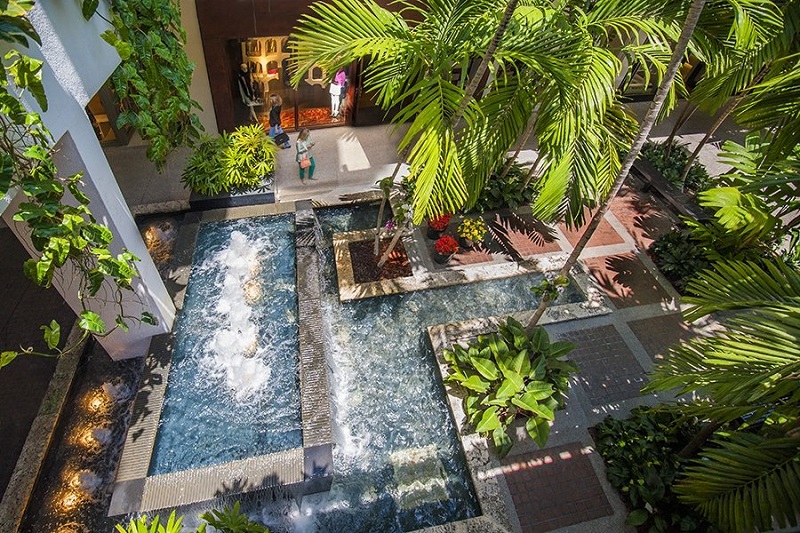 Bal Harbour Shops open air mall