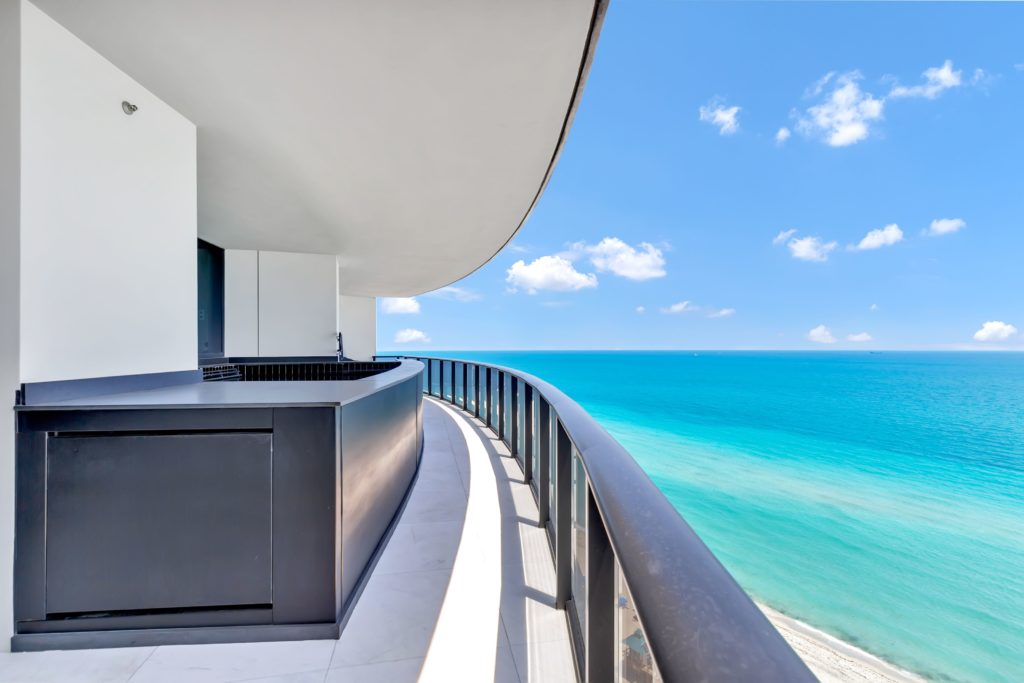 porsche design tower unit pool
